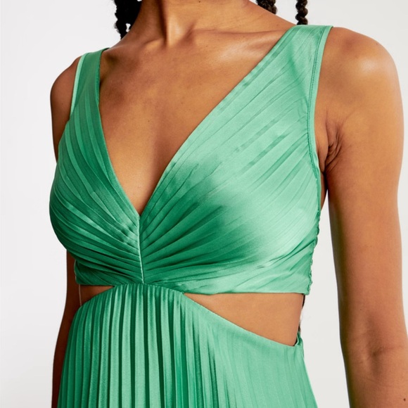 The A&F Giselle Pleated Cutout Maxi Dress - Picture 5 of 11